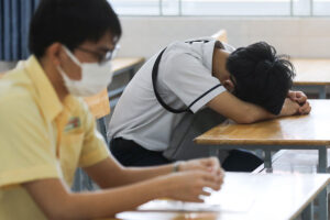 Rớt đại học được hiểu là bạn không thể tiếp tục học trong môi trường đại học