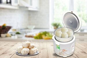 Công đoạn nhào trộn, cắt khoanh, vo tròn bột bánh bao