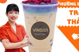 Học viên thực hành pha chế tại khóa học pha chế trà sữa uy tín của Vinbar Academy