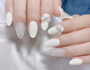 Mẫu nail đơn giản nhưng vẫn có điểm nhấn