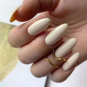 Mẫu nail cô dâu màu trắng trong nhã nhặn, đơn giản nhưng vẫn có điểm nhấn