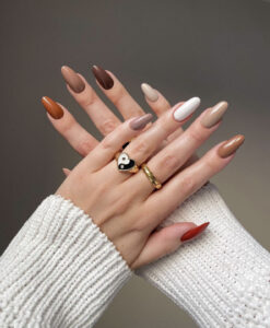 Nail màu trơn nhưng không gây nhàm chán