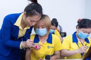 Học viên học nghề ở Kira Nail Room
