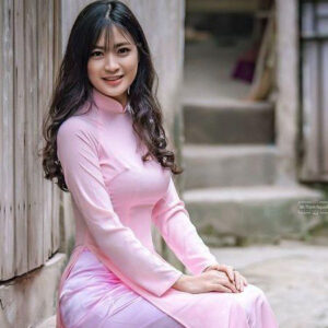 Tóc xoăn đuôi nhẹ tự nhiên