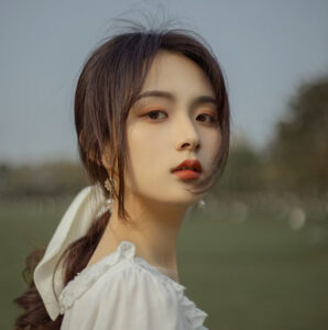 Phụ kiện tóc làm điểm nhấn nổi bật