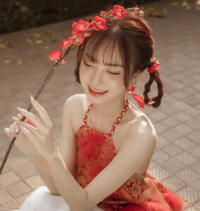 Tóc tết kết hợp buộc sáng tạo