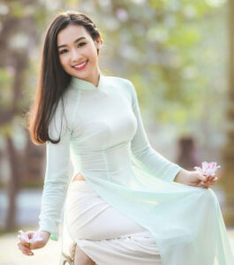 Tóc uốn cụp đuôi nhẹ nhàng