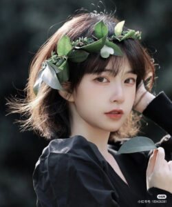 Vòng hoa đội đầu cho vẻ đẹp thần tiên