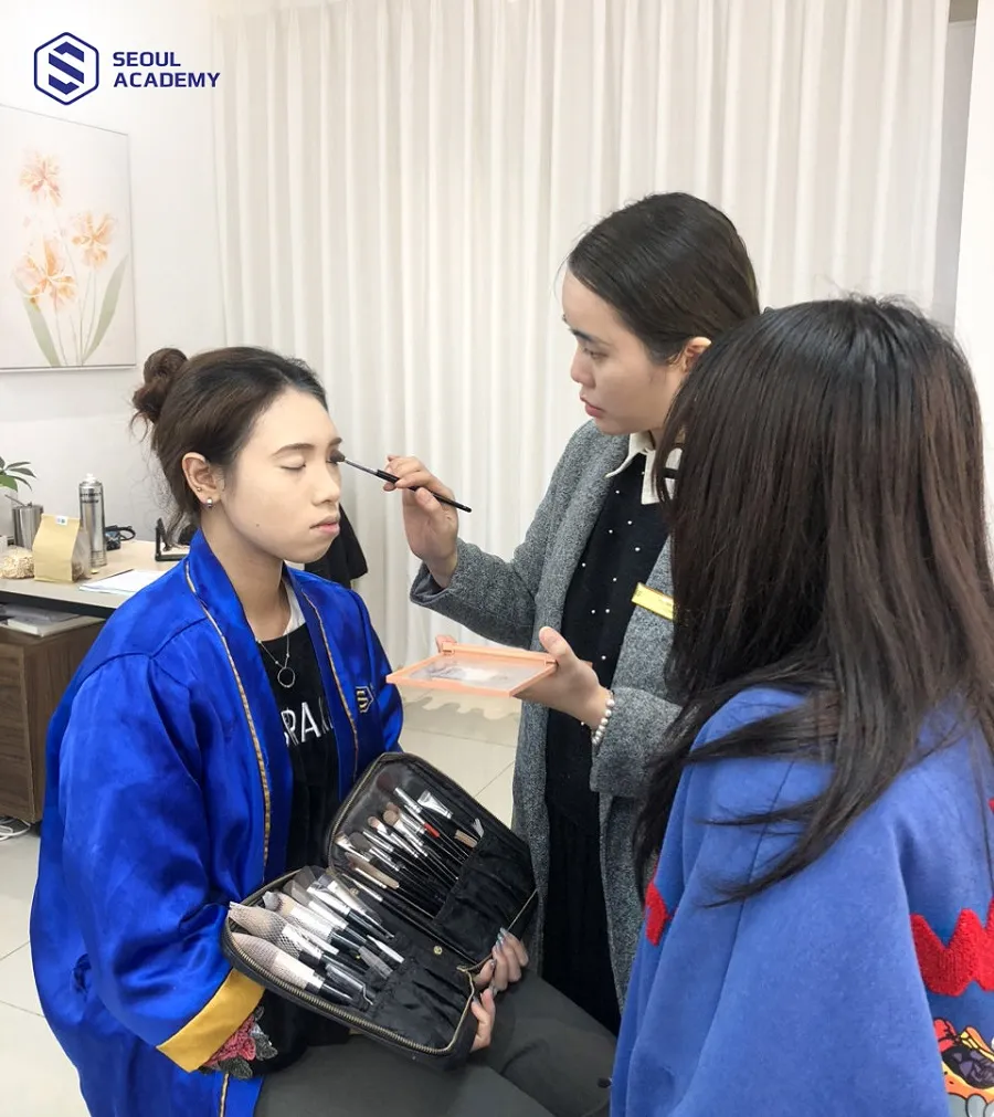 Trang điểm bởi những thợ makeup có tay nghề, tên tuổi thường có giá cao hơn
