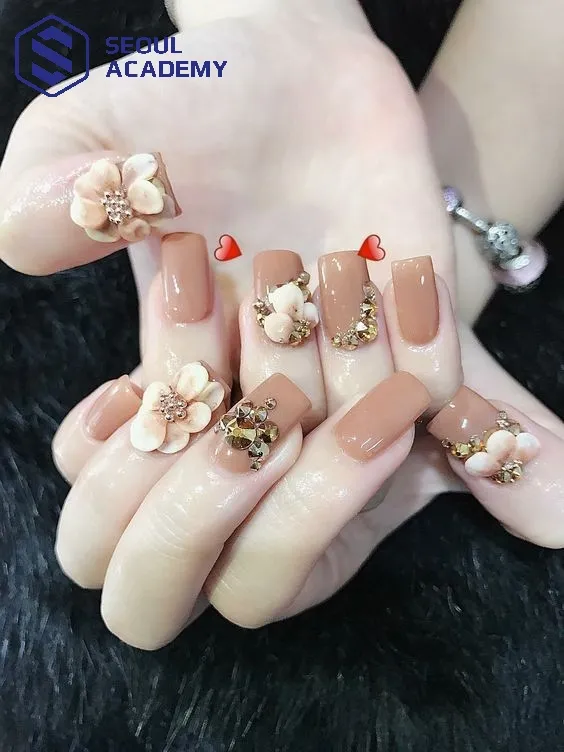 Đắp bột nổi 3D là một trong những hình thức làm nail phổ biến được nhiều người lựa chọn hiện nay