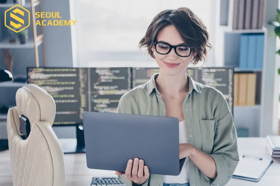 Nếu có nền tảng kiến thức vững chắc bạn có thể lựa chọn lĩnh vực tư vấn CNTT cho các doanh nghiệp, tổ chức