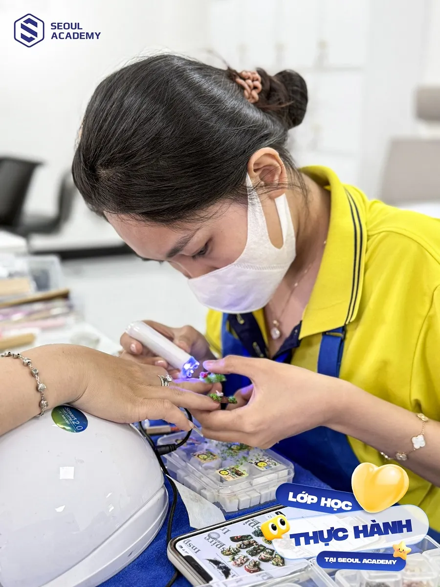 Khóa học nail buổi tối phù hợp với nhiều đối tượng khác nhau
