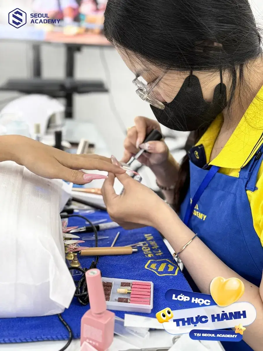 Học nail buổi tối mang lại nhiều lợi ích thiết thực với những người có quỹ thời gian eo hẹp