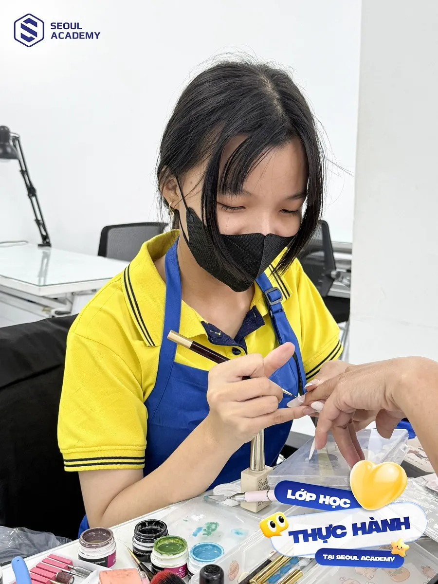 Chương trình học nail buổi tối về cơ bản tương tự như khóa học nail ban ngày