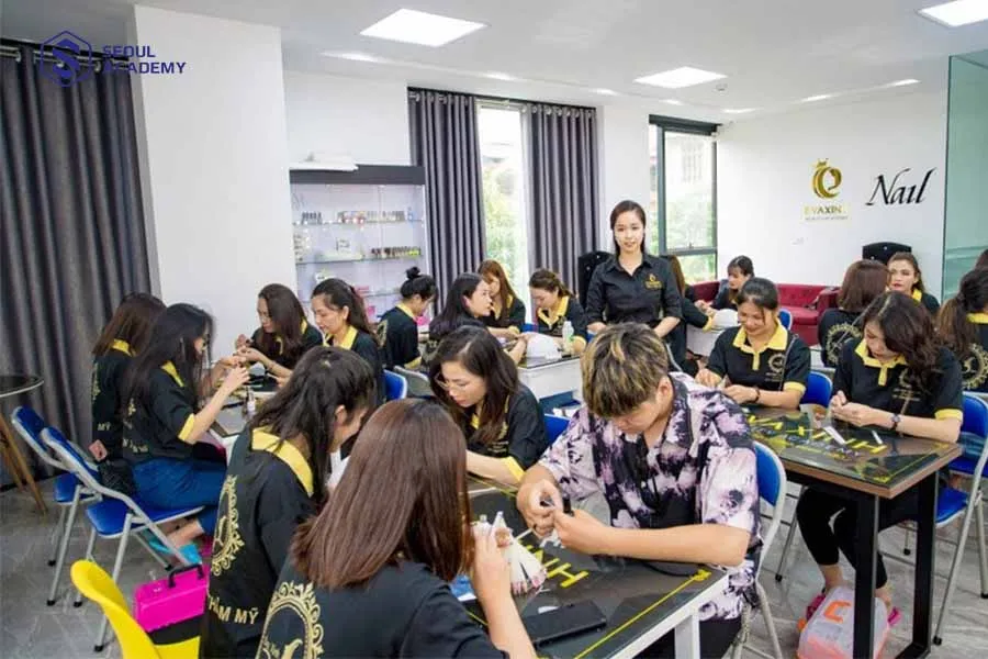 Cơ sở tại Eva Xinh được trang bị đầy đủ, tạo điều kiện cho học viên thực hành