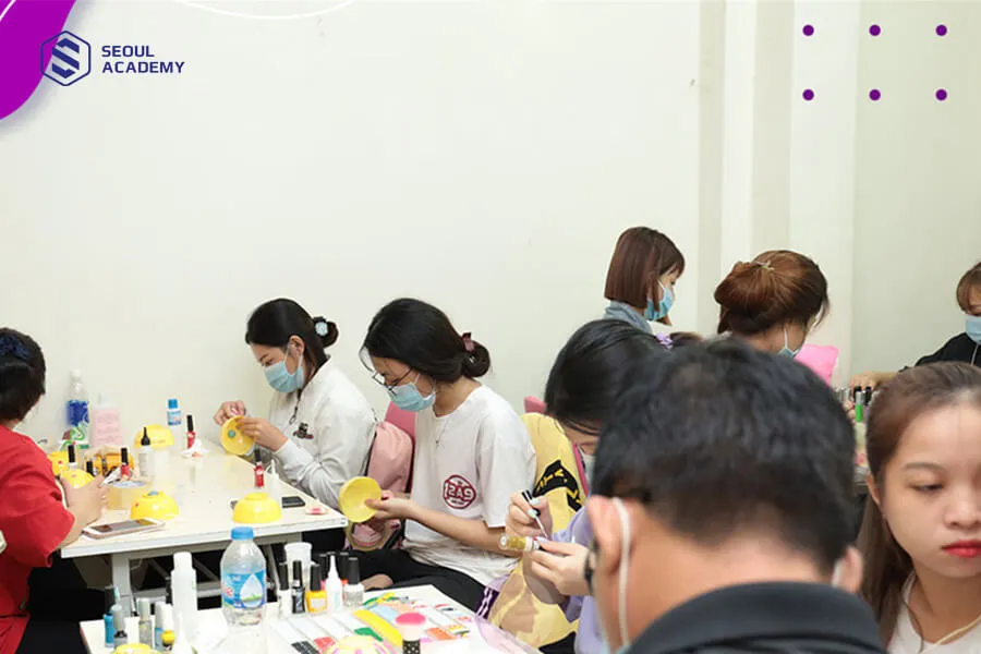 Khóa học nail tại Amore Beauty