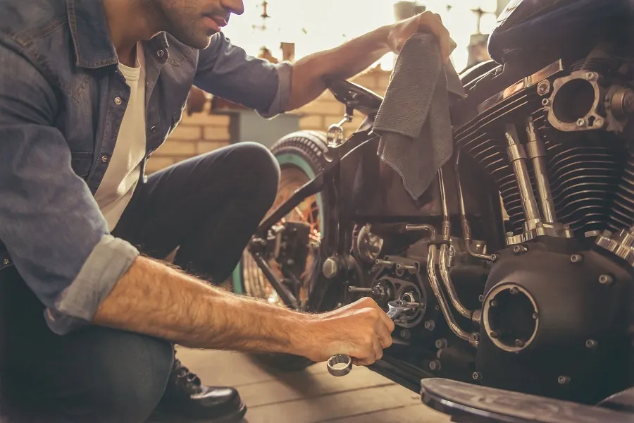 Nhu cầu sửa chữa xe máy rộng lớn mở ra cơ hội việc làm hấp dẫn cho nam giới