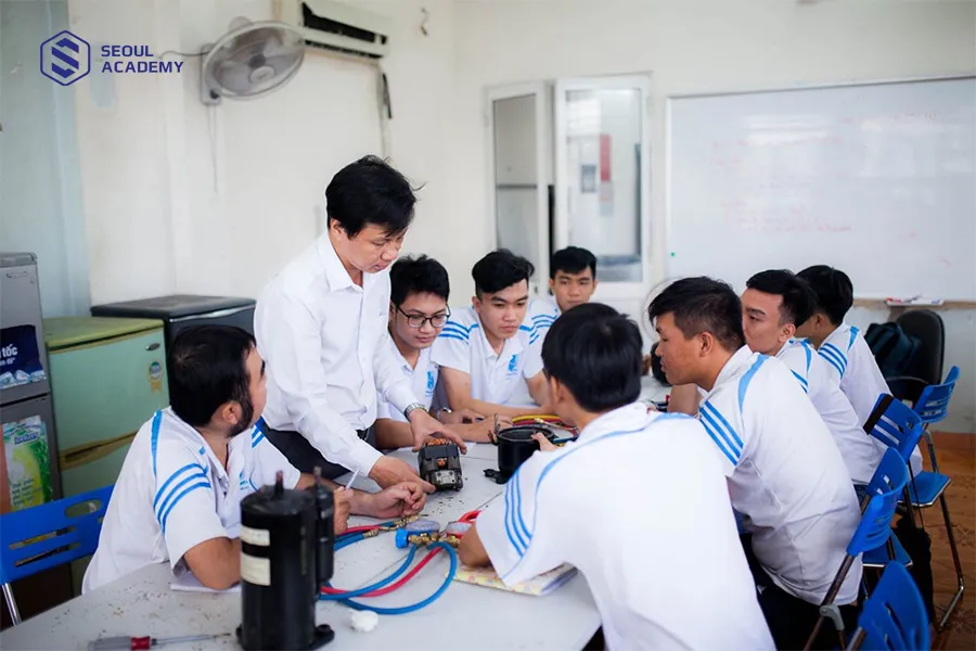 Nghề điện lạnh phù hợp với nam giới đam mê kỹ thuật, máy móc