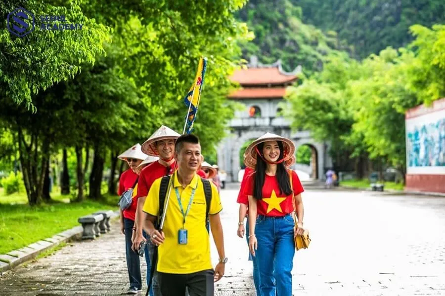 Ngành du lịch đang dần phục hồi mở ra nhiều cơ hội cho nam giới