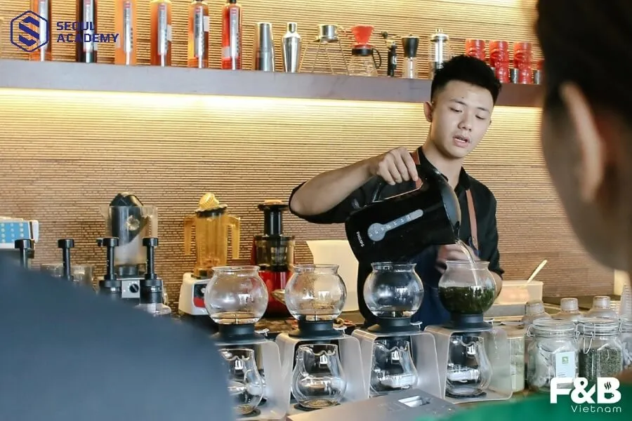 Nghề pha chế mang đến nhiều cơ hội việc làm hấp dẫn cho nam giới