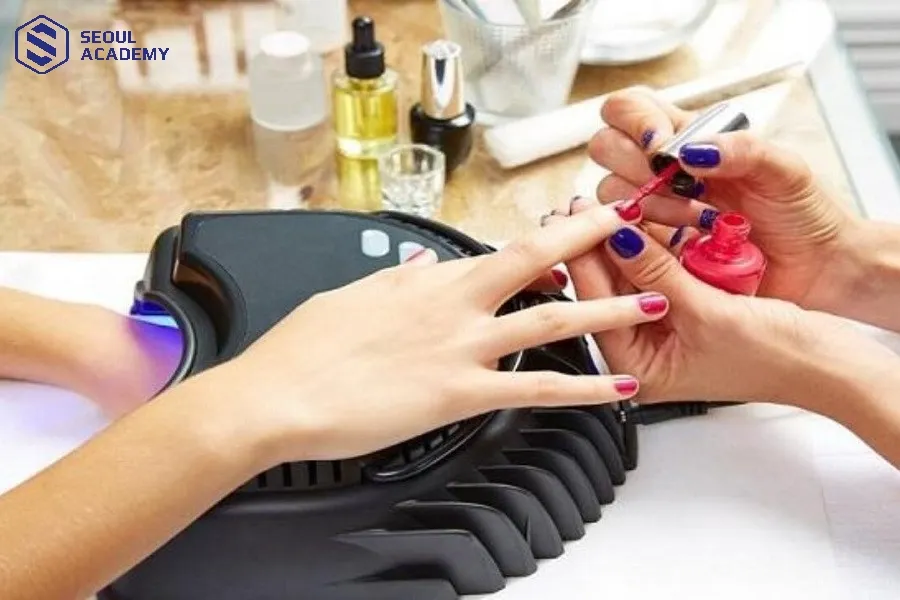 Luyện tập thường xuyên và vẽ hoa nail đúng kỹ thuật