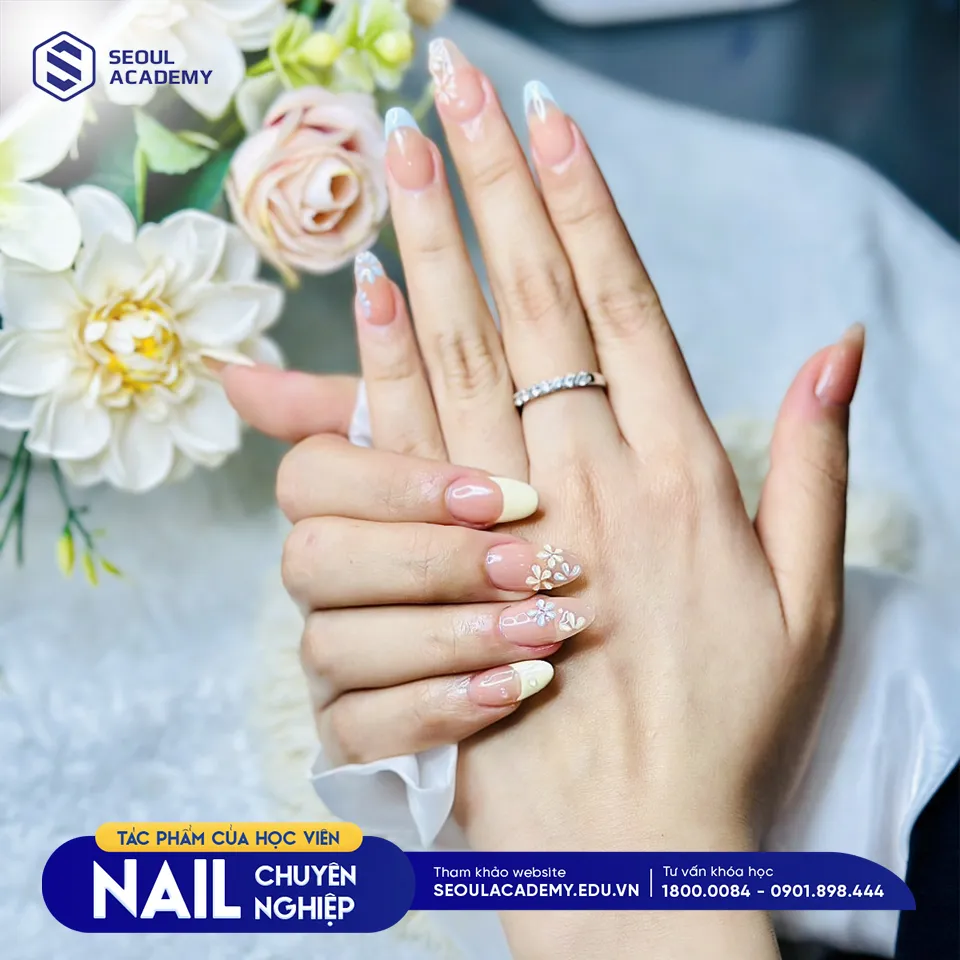 Mẫu vẽ hoa nail đơn giản của học viên lớp Nail cơ bản – Seoul Academy, tuần 4