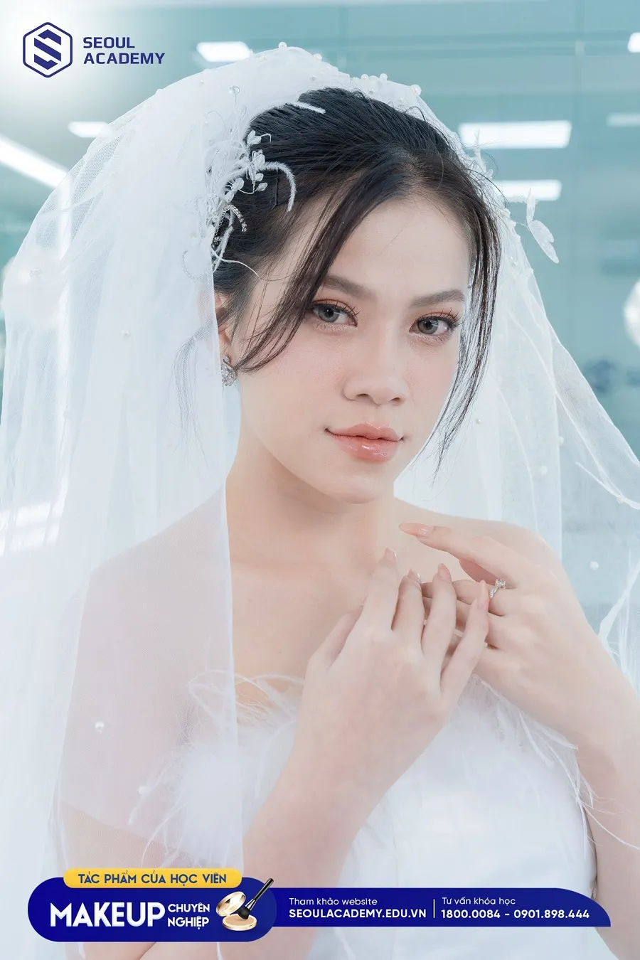 Học viên thực hành trang điểm cô dâu truyền thống