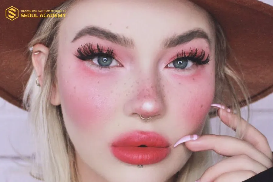 Makeup nữ tone hồng phấn xinh xắn đáng yêu