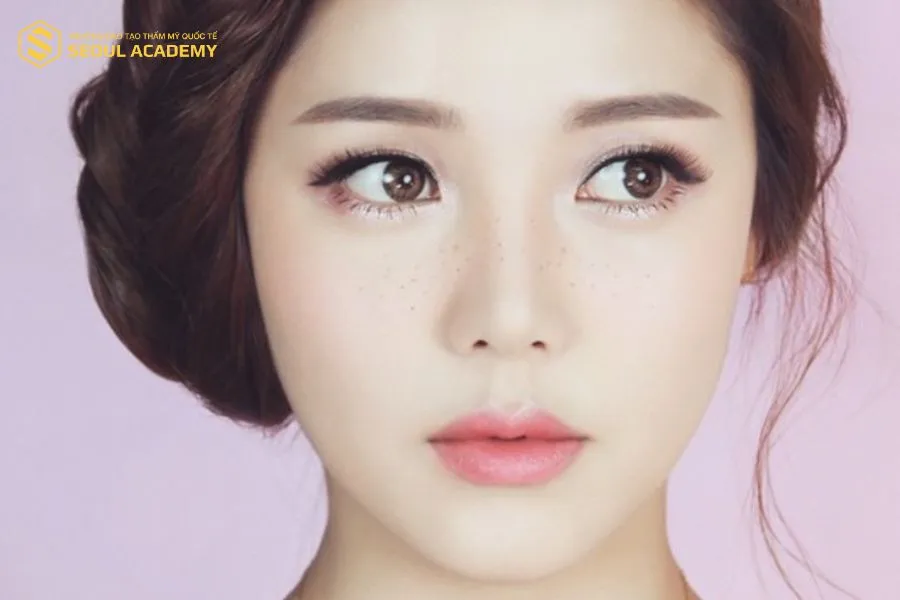 Makeup nữ phong cách thủy tinh trong trẻo và dễ thương