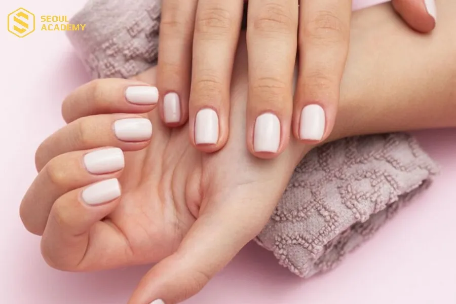 Thiết kế sơn móng màu nude tinh tế, tôn da phù hợp với nhiều sự kiện khác nhau