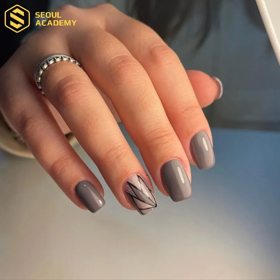 Mẫu nail màu xám thời thượng, tôn da giúp tạo điểm nhấn cá tính