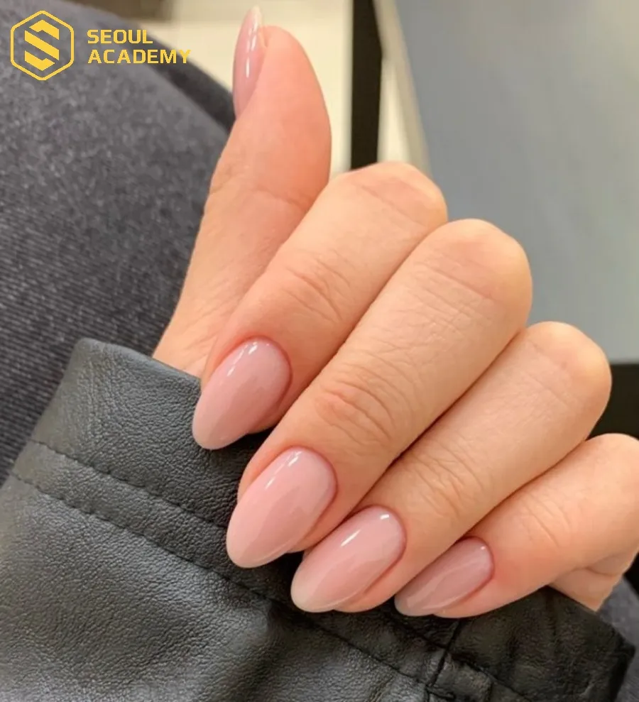 Ngọt ngào và nữ tính với nail màu hồng nude nhẹ nhàng