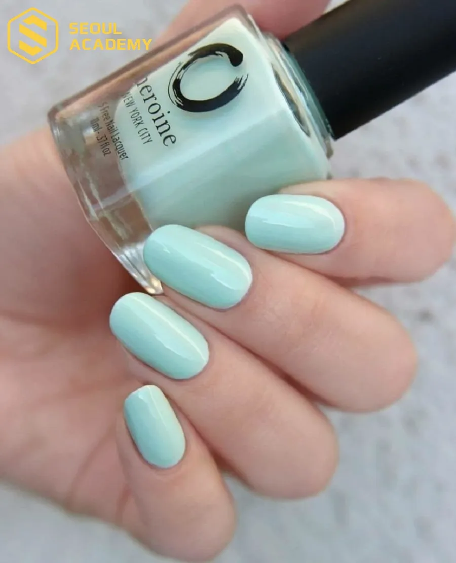 Mẫu nail màu xanh bạc hà năng động, tôn da cực kỳ hot trend năm 2025