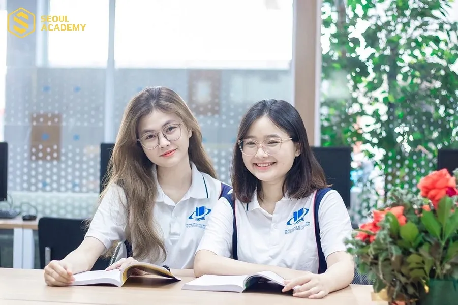Cần xem xét các yếu tố khi lựa chọn ngành học phù hợp cho nữ giới