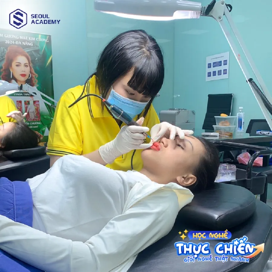 Phun xăm thẩm mỹ cũng là lựa chọn nghề nghiệp phù hợp với nữ giới