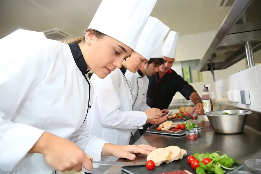 Nữ giới có niềm đam mê bếp núc hoàn toàn có thể trở thành những người đầu bếp tài ba