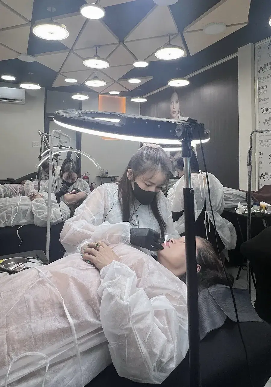 Thu Beauty Academy là gợi ý địa chỉ đào tạo điêu khắc chân mày uy tín, chuyên nghiệp