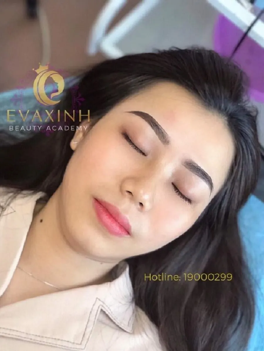 Học viện thẩm mỹ Quốc tế Evaxinh là gợi ý đào tạo điêu khắc chân mày chuyên nghiệp tại TPHCM