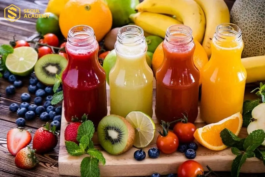 Bổ sung vào thực đơn những loại trái cây tươi, uống đủ nước để da nhanh hồi phục