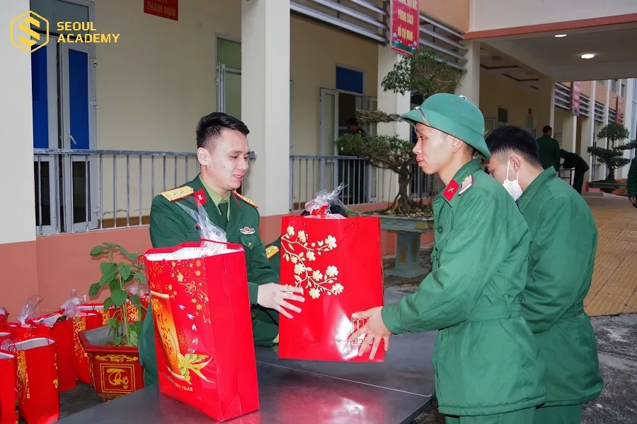 Thăm gặp bộ đội vào cuối tuần hoặc ngày nghỉ