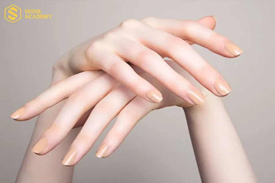 Bàn tay và ngón tay thon dài là đặc điểm của người có số mệnh an nhàn, sung sướng