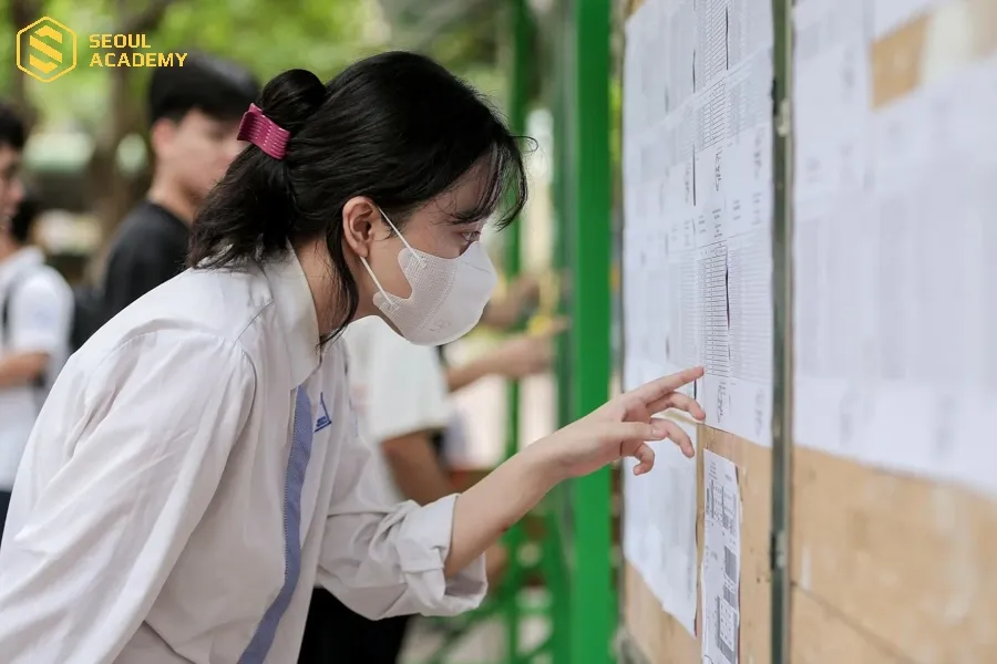 Liên hệ phòng Công tác sinh viên/Phòng đào tạo của trường để được hướng dẫn thủ tục bảo lưu chi tiết
