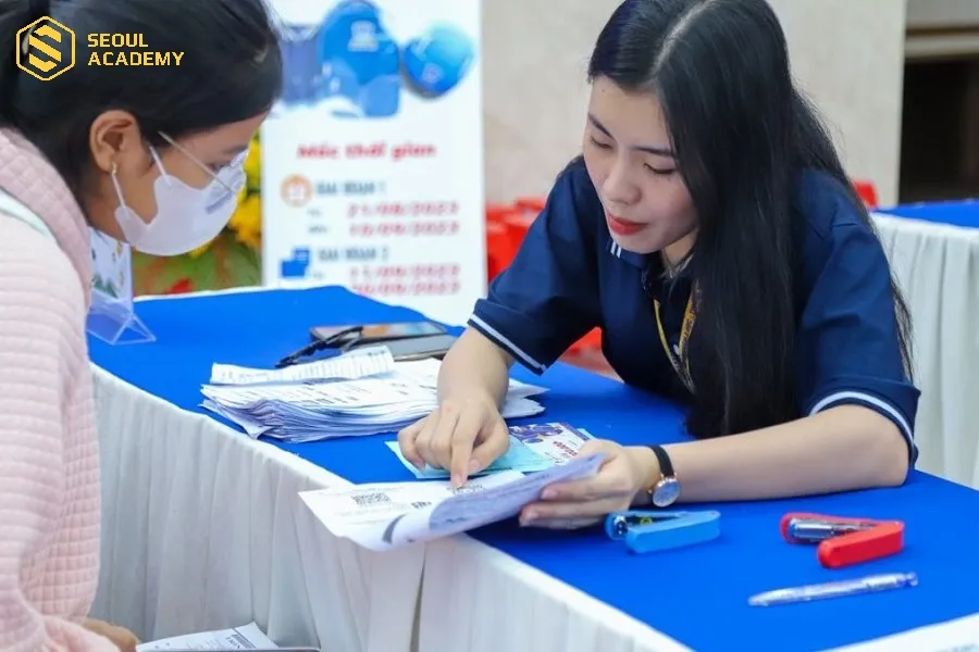 Sau thời gian bảo lưu, sinh viên cần chuẩn bị hồ sơ để làm thủ tục nhập học lại tại trường