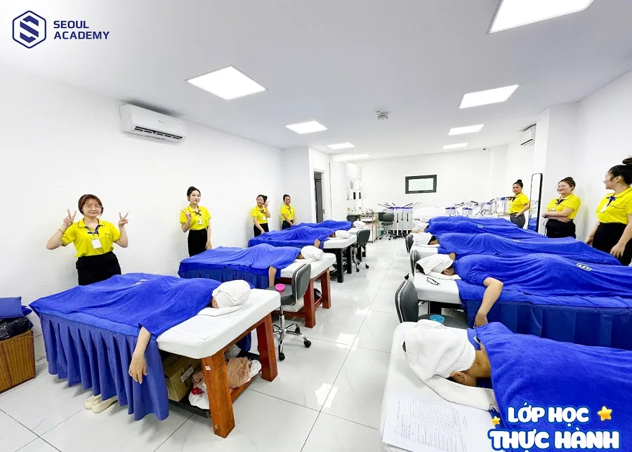 Chi phí học nghề spa không cố định mà phụ thuộc vào nhiều yếu tố khác nhau