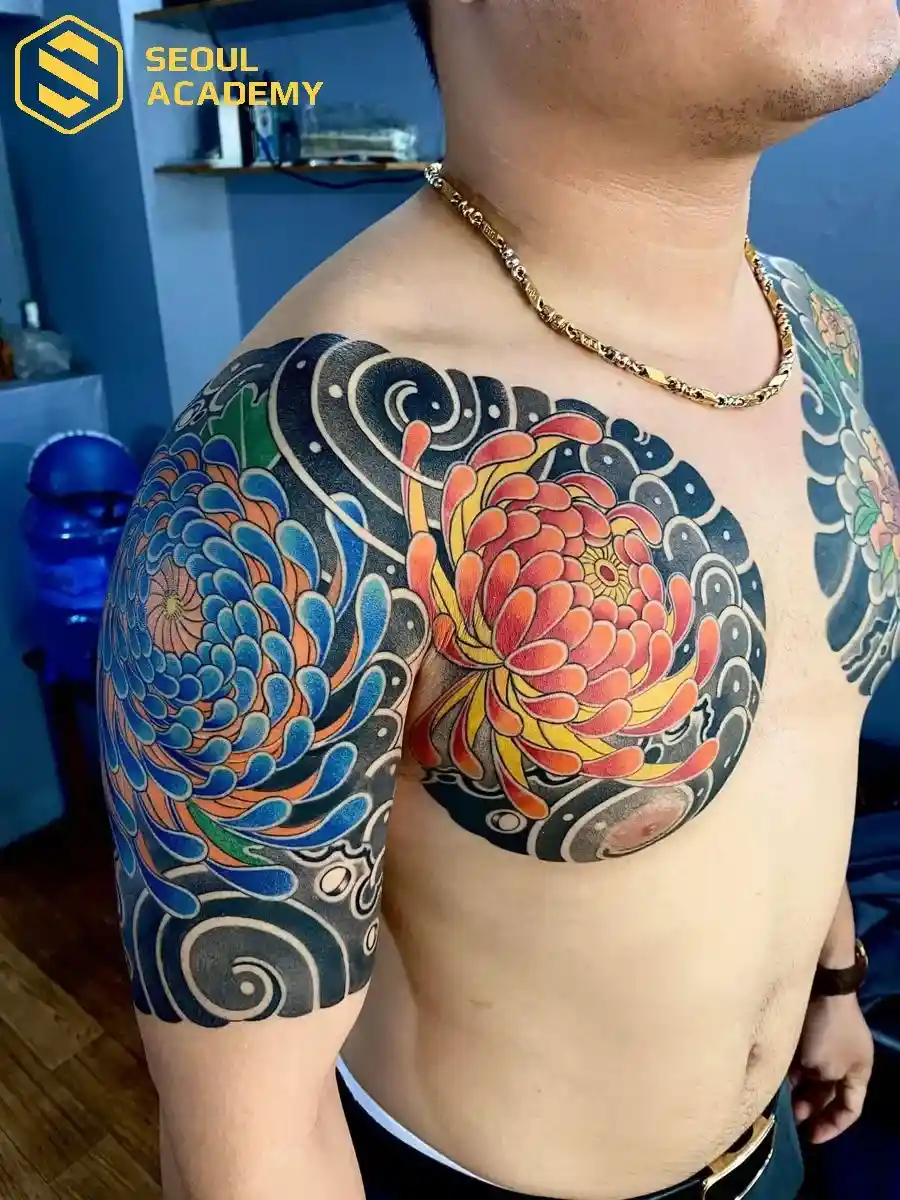 Mẫu hình xăm mang ý nghĩa “thanh cao như Cúc, vững chãi như Non”
