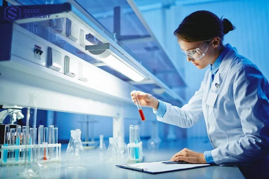 Các kiến thức học được ở trường Đại học Dược cũng sẽ tạo tiền đề cho bạn có thể sản xuất được những mùi hương nước hoa độc đáo