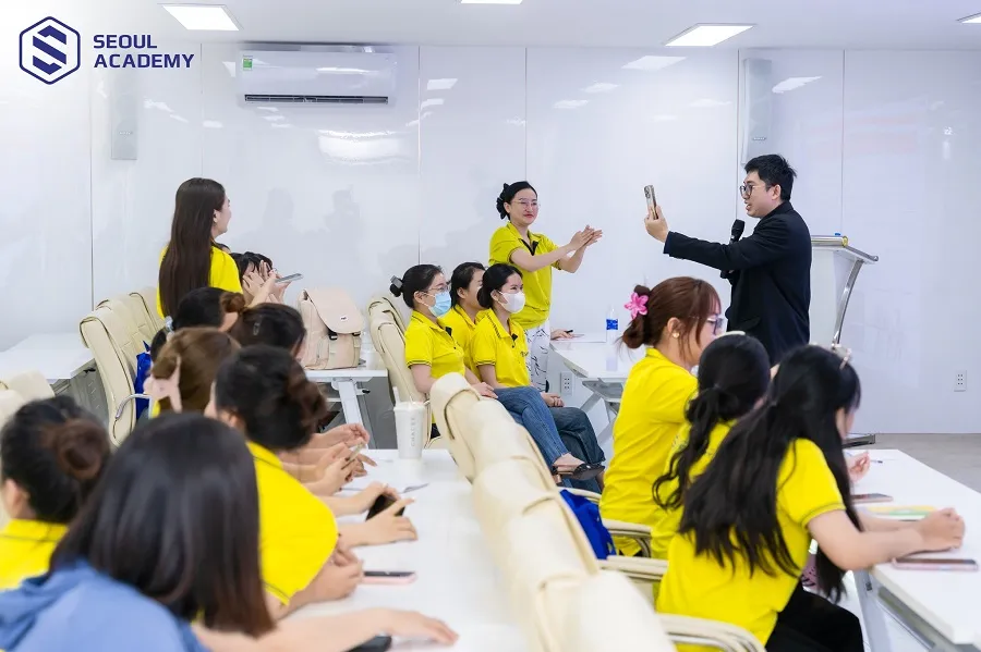 Không khí lớp học sôi nổi, tích cực