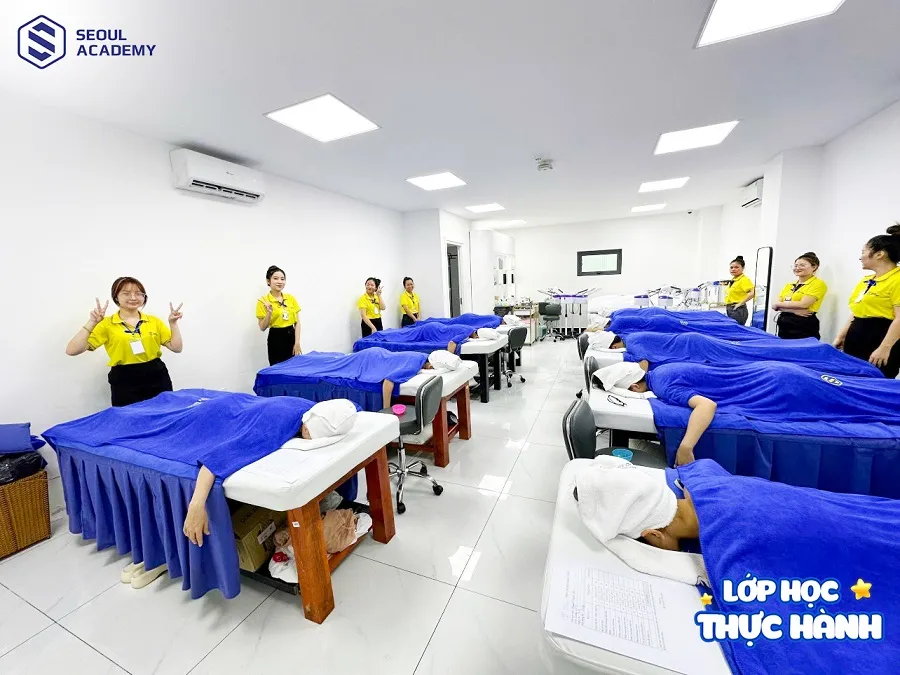 Lớp học thực hành luôn đảm bảo đầy đủ về điều kiện trang thiết bị và dụng cụ thực hành