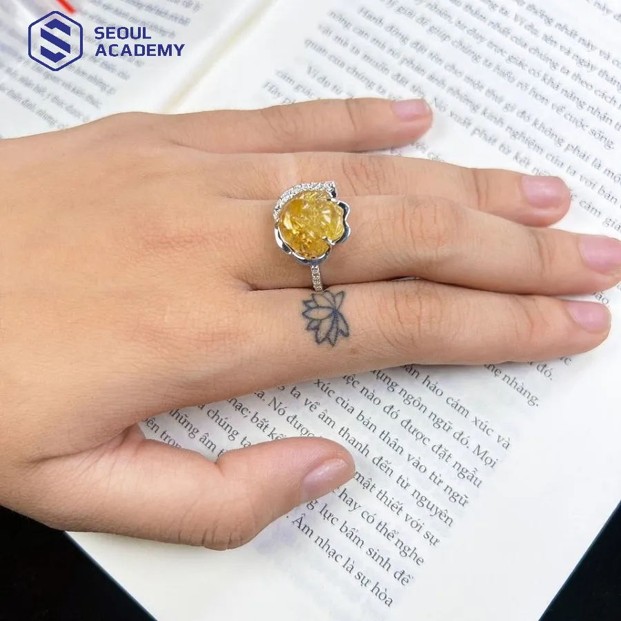 Nữ mệnh kim có thể kinh doanh vàng bạc, đá quý sẽ vô cùng thuận lợi, may mắn