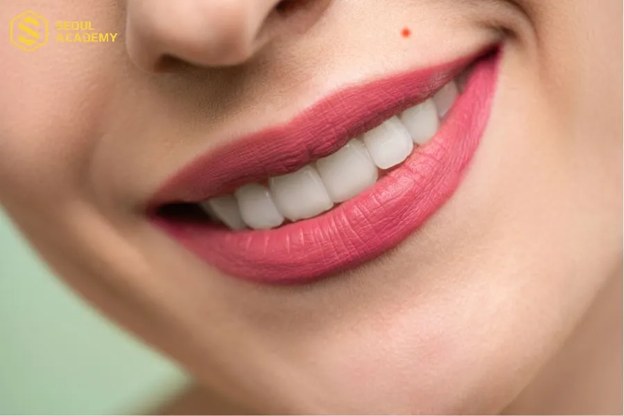Nốt ruồi son quanh miệng báo hiệu chủ nhân không bao giờ phải lo lắng về cơm áo gạo tiền